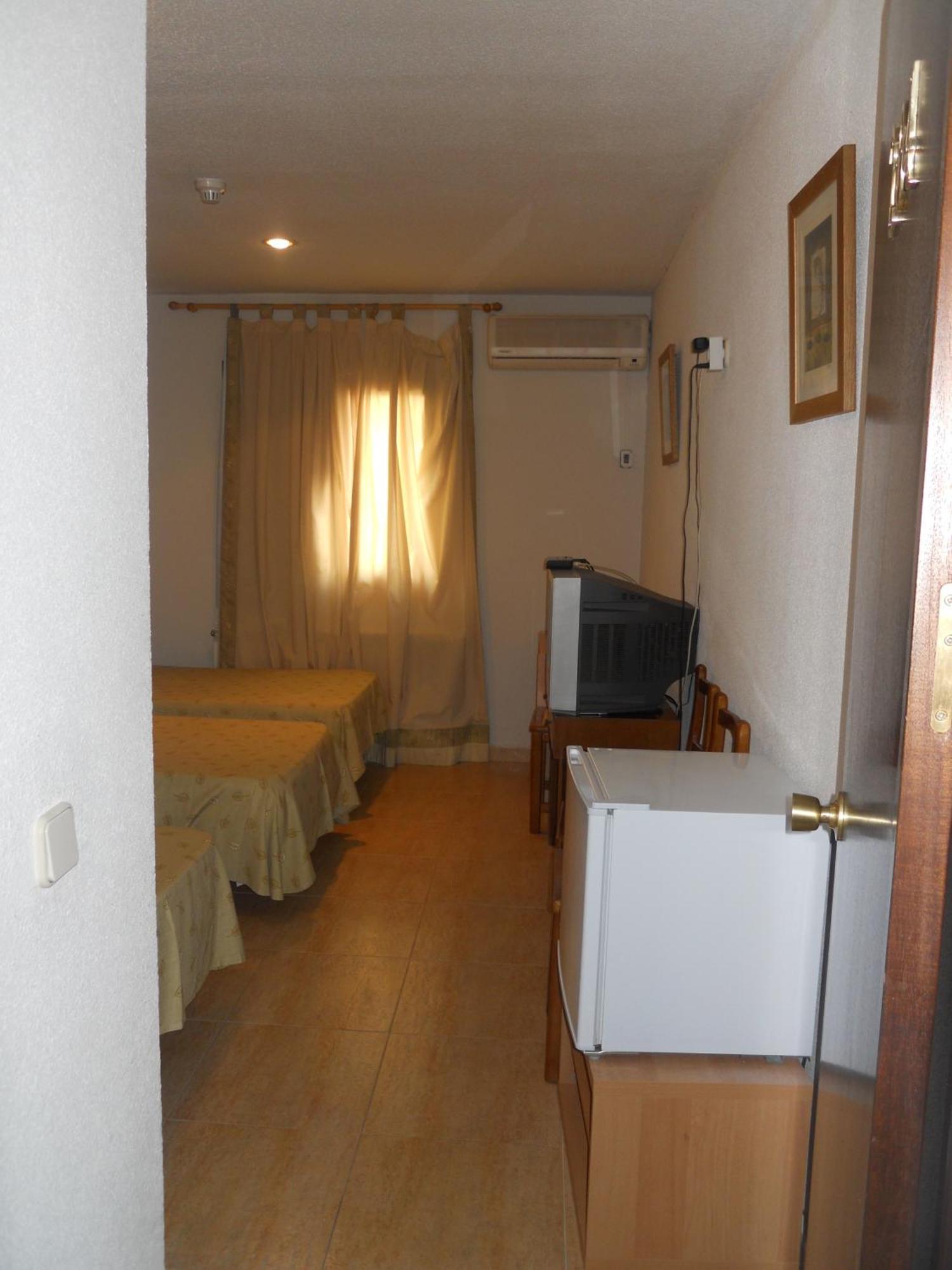 Hostal El Descanso Madrid Ngoại thất bức ảnh