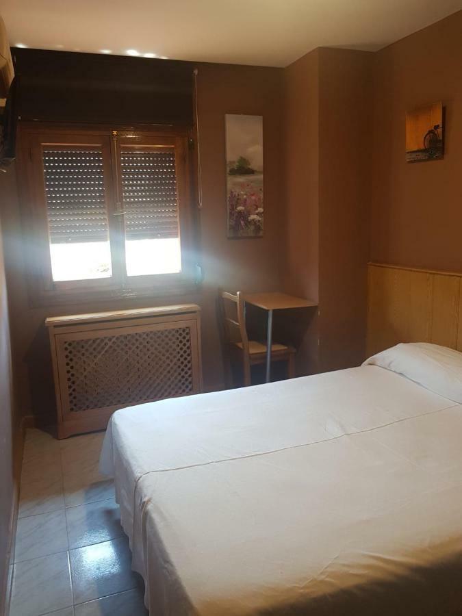 Hostal El Descanso Madrid Ngoại thất bức ảnh