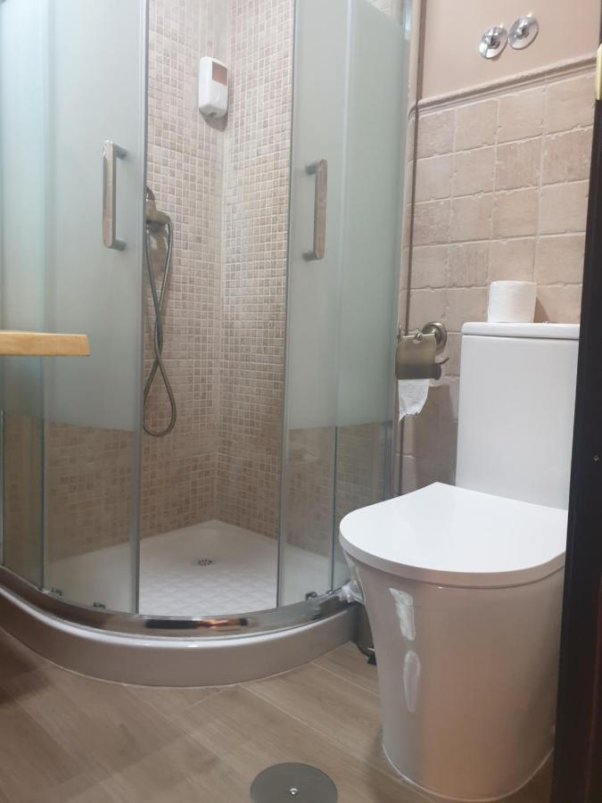 Hostal El Descanso Madrid Ngoại thất bức ảnh