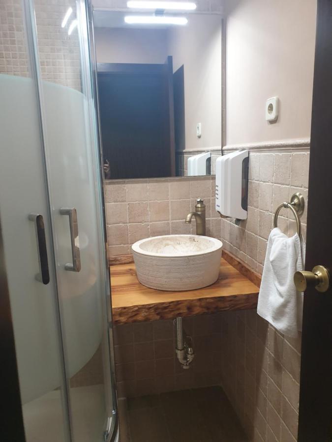 Hostal El Descanso Madrid Ngoại thất bức ảnh
